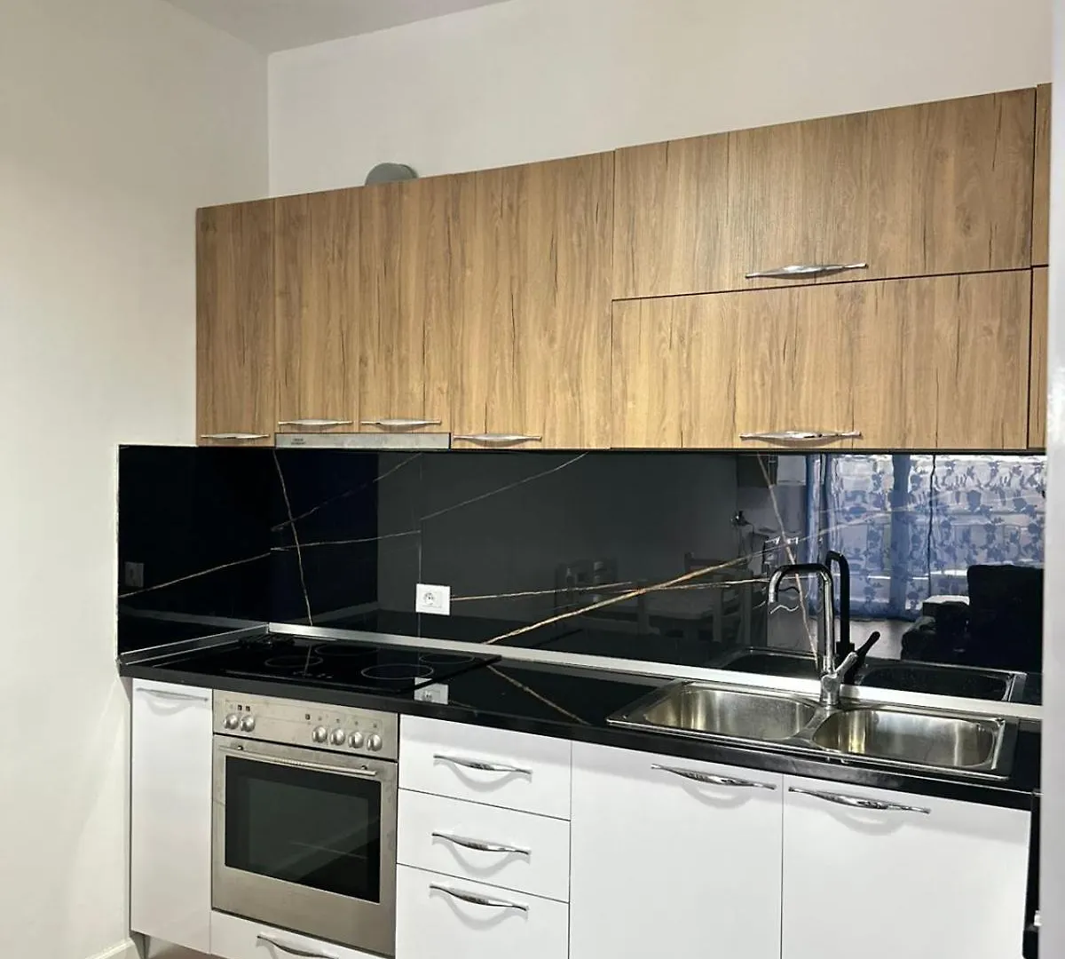 Tirana Comfort Living 0*,  Albânia